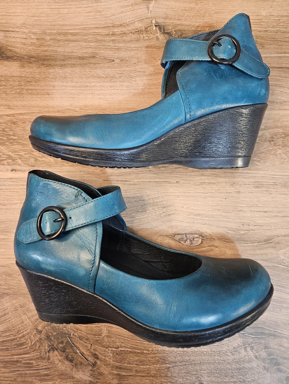 Dansko Discontinued Rebel Wedge Pump in a teal burnished leather. Size 40
